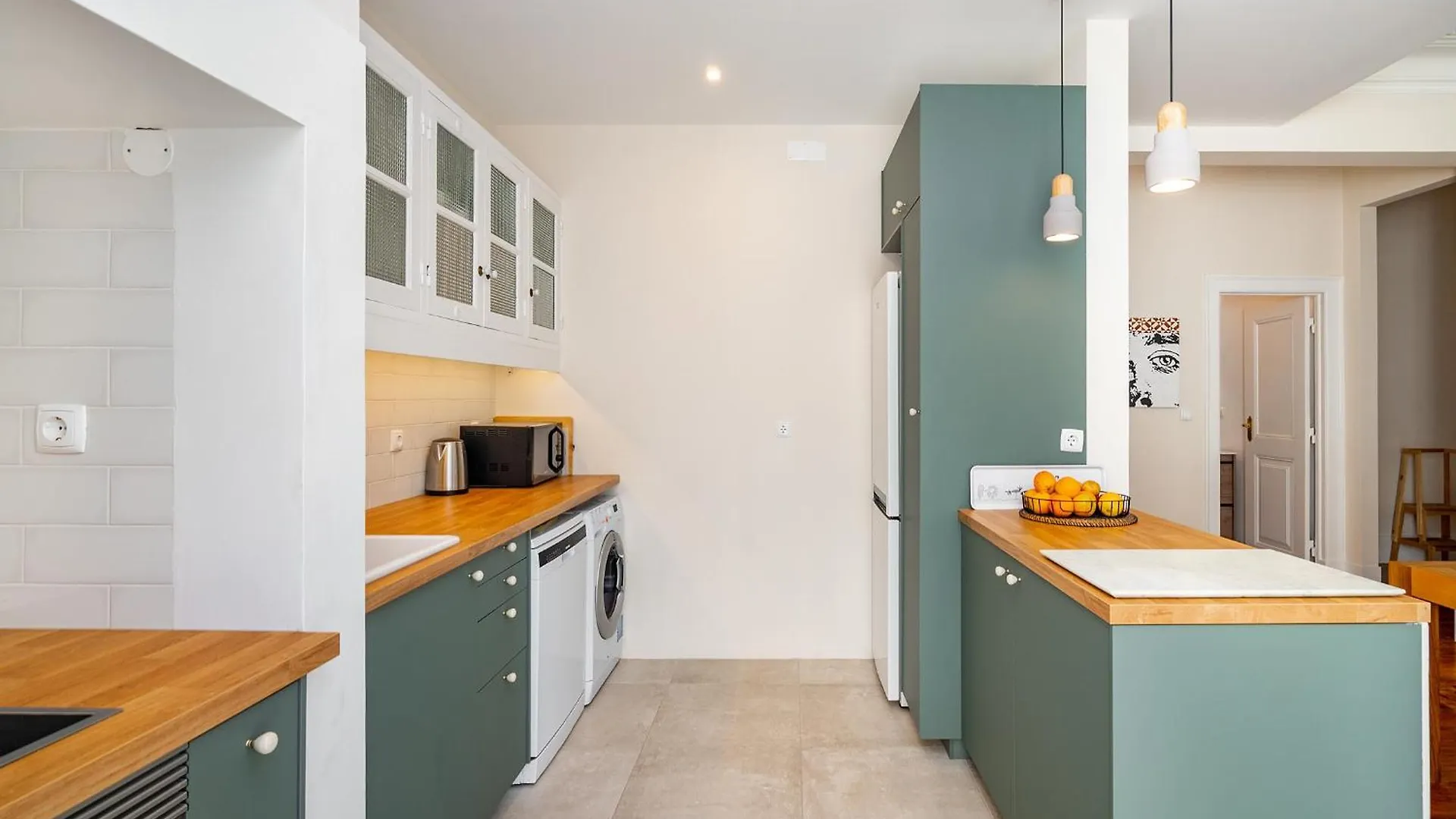 Lisbon Design Flat, Luxury, 7 People, Pool & Garden Apartment